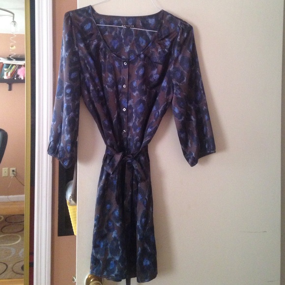 Express button down dress with belt. - Picture 3 of 4