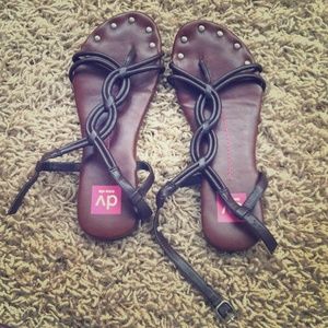 Brown leather DV sandals