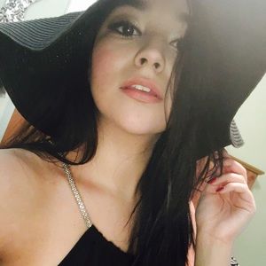 Meet your Posher, Camille