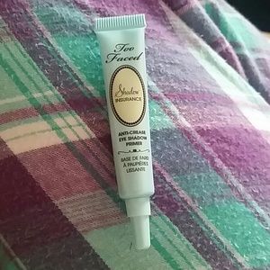 NWOT Too Faced Shadow Insurance Primer