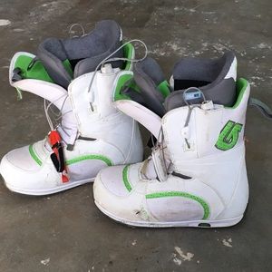 Womens size 7 Burton snowboarding boots