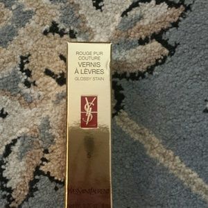 **hold**Ysl glossy stain #6