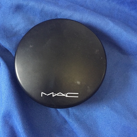 MAC, Face powder