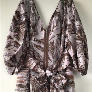 NWT Beautiful Silk Statement Blouse w/ a bow