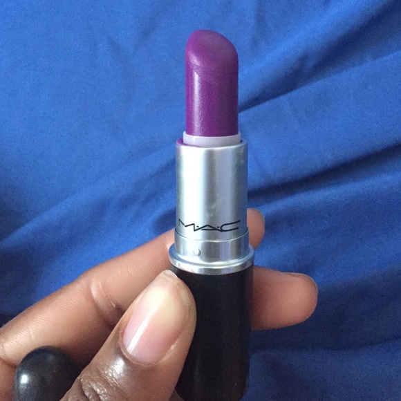 MAC, matte heroin lipstick A25 💜💜 - Picture 2 of 3