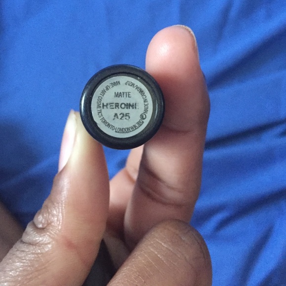 MAC, matte heroin lipstick A25 💜💜 - Picture 3 of 3