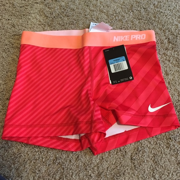 MEDIUM Nike pro shorts