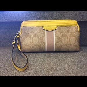 💛 Coach wallet. Used condition.💛