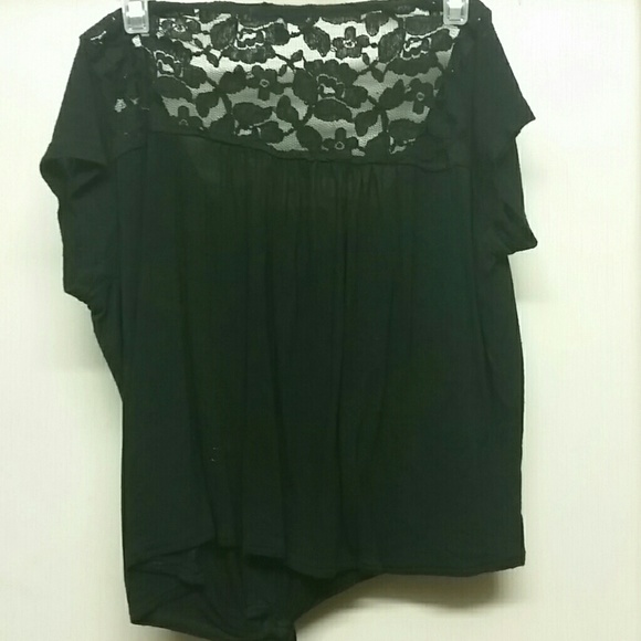 Crop top. - Picture 2 of 2