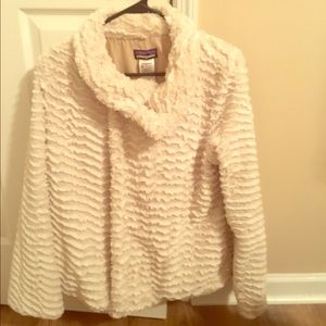 Women's White Faux Fur Pelage Patagonia
