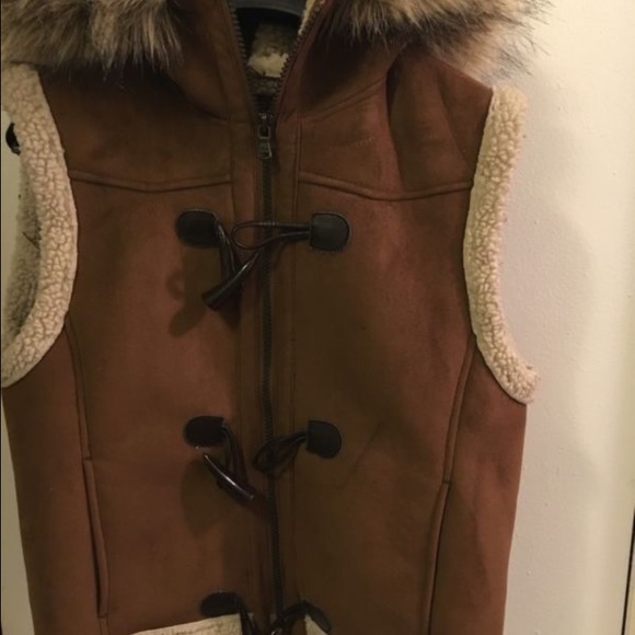 Women's Levi Faux Fur Hooded Vest Sz M