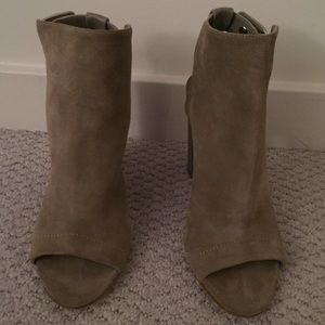 Vince Shoes - Vince Addison Leather Boot in Woodsmoke 40 Vince Shoes - Vince Addison Leather Boot in Woodsmoke 40