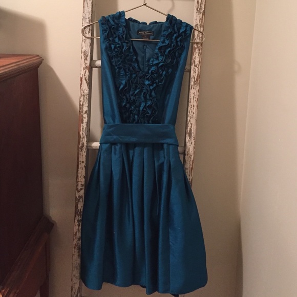 Jessica Howard Dresses & Skirts - 🌷Turquoise dress with ruffle neckline. Beautiful!