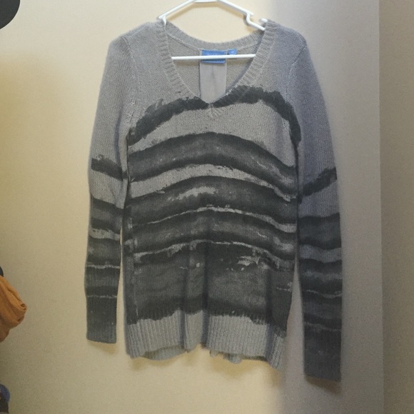 Simply Vera Wang sweater