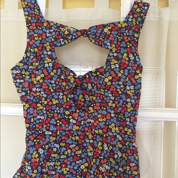 Tommy girl bow floral blouse!