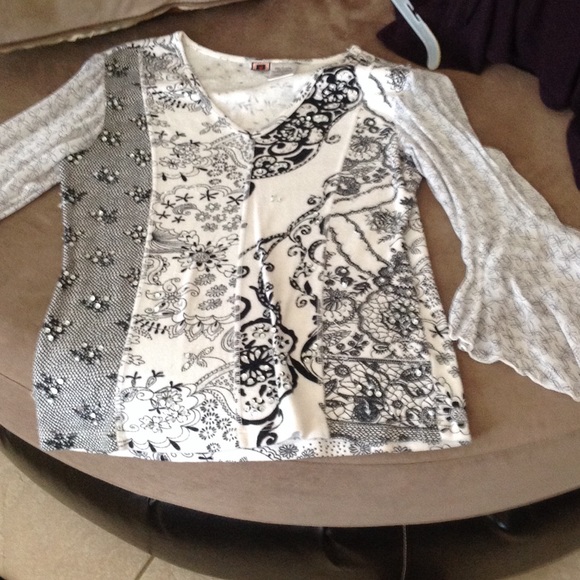 Print top with sequin