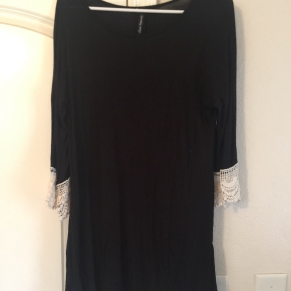 ****sold*** black tunic top