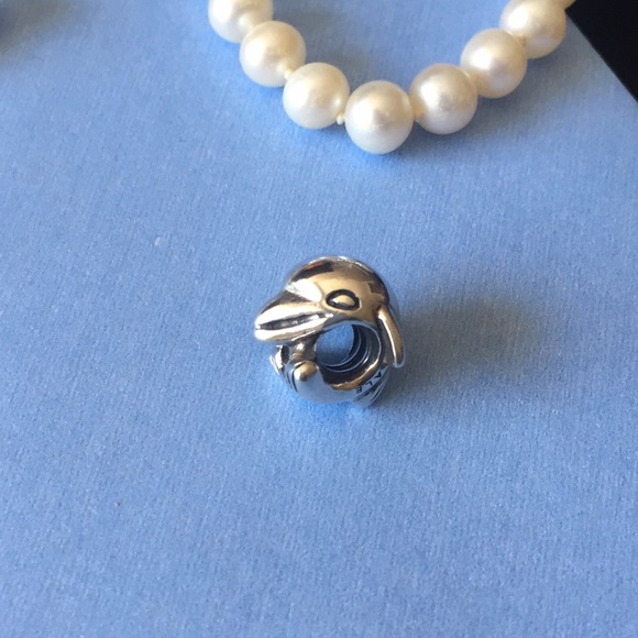HP. Pandora Sterling Retired Dolphin