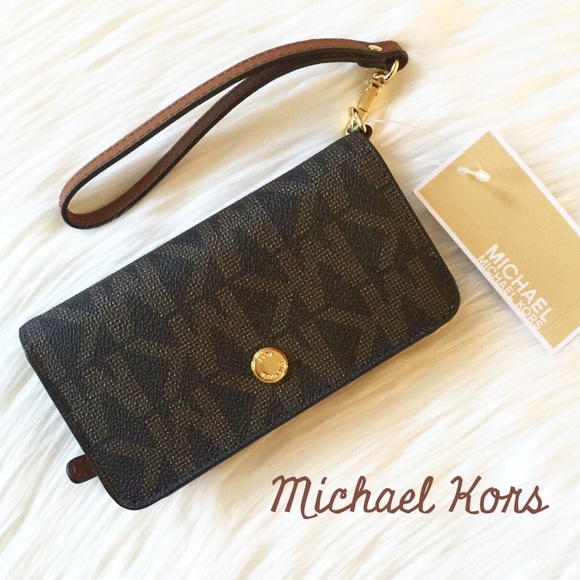 Michael Kors Handbags - NWT Michael Kors iPhone 6 Signature Wallet!