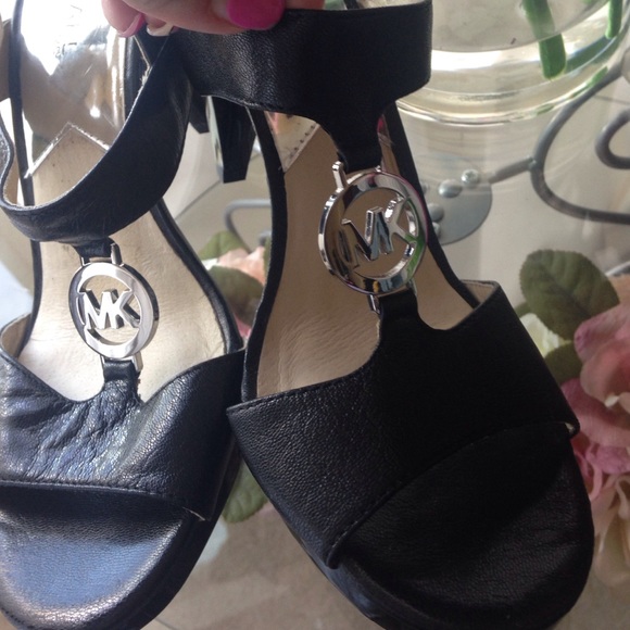 Michael Kors Strappy Heel Sandals! - Picture 3 of 4