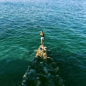 Meet your Posher, Lora