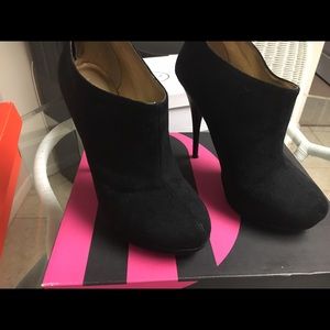 ⚠️ SALE ⚠️ Michael Antonio Black Booties