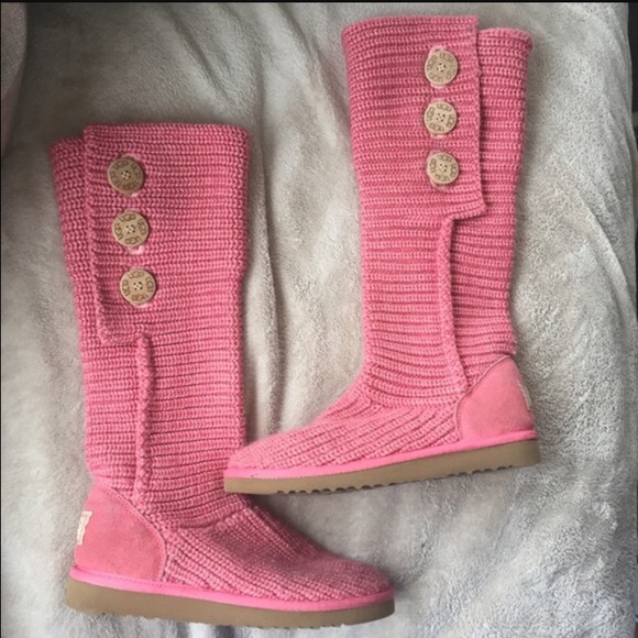 Pink Sweater Uggs! 💞