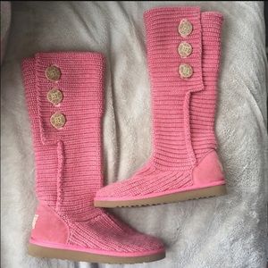Pink Sweater Uggs! 💞