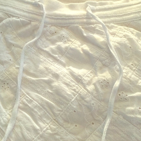 EUC white eyelit American eagle mini skirt