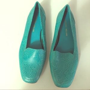{Antonio Melani} Flats/Loafers