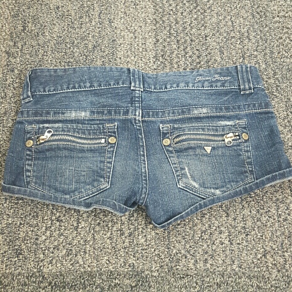 GUESS Ricky Shorts - Picture 2 of 2