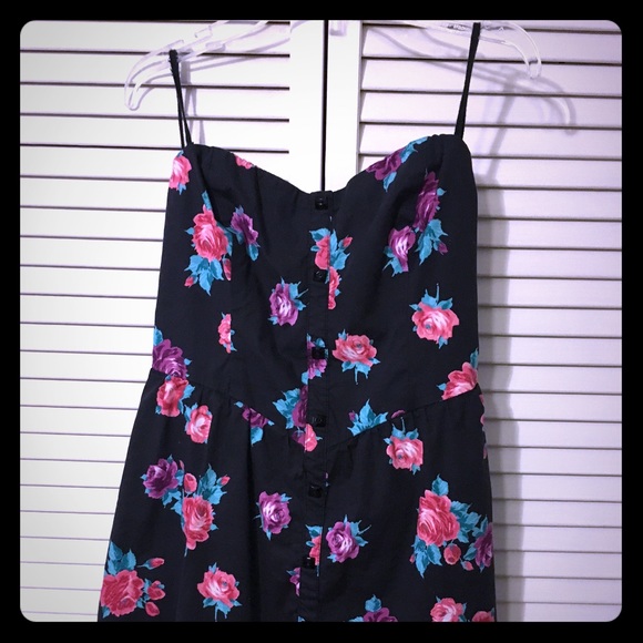 FLASH SALE ⚠️ Floral Romper (Shorts under) - Med