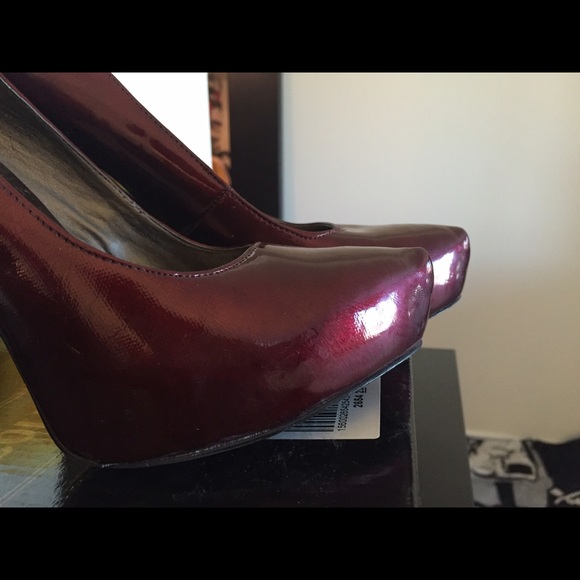 Red platforms - Picture 2 of 3