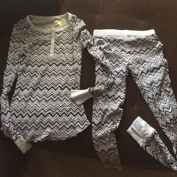 2 piece pajama set from Dillard's. Size xs.