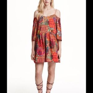 H&M Patterned Off-The-Shoulder DRESS Size 4 NWT!