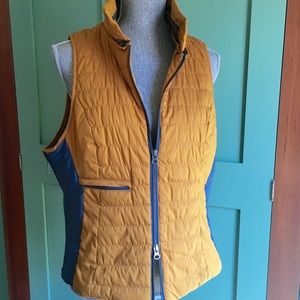 Quilted vest in grey and pumpkin.