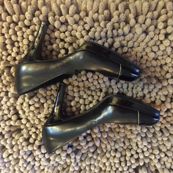 Tahari Pumps - Picture 2 of 2