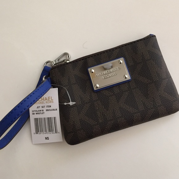 Michael Kors Handbags - Michael Kors Wristlet. NWT
