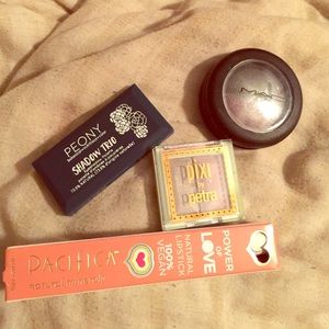 Lipstick and eyeshadow bundle