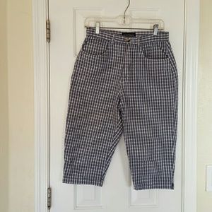 🔵Plaid Bermudas 10 Like New