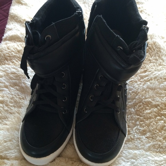 Torrid wedge sneakers - Picture 2 of 3