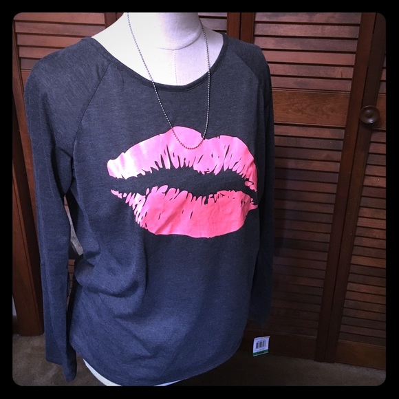 Material Girl Lipstick Print Open Back Top 😍