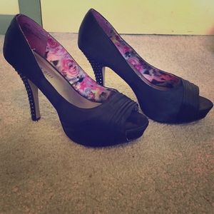 Steve Madden Satin Peeptoe with accented Heel