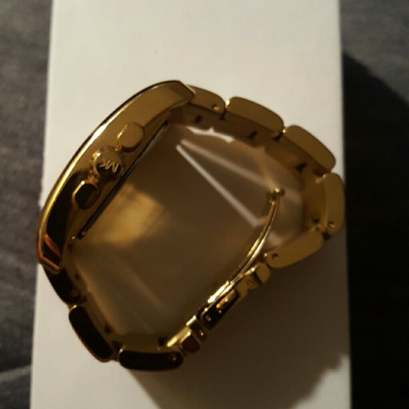 Watch - Picture 2 of 4