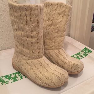 FINAL PRICE Sweater boots, cream.