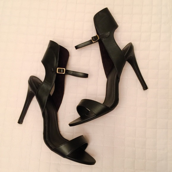Forever 21 Shoes - ❤️Catwoman Sandal