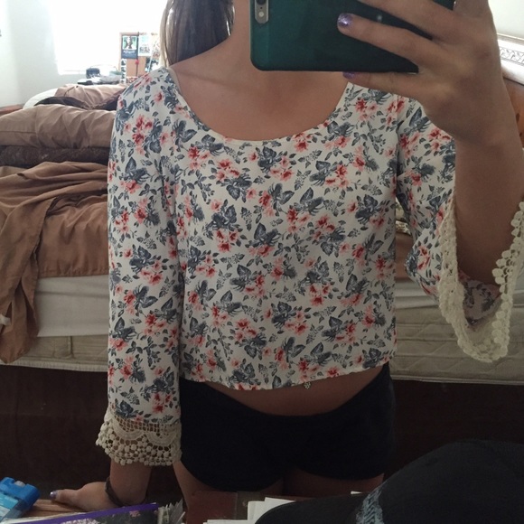 Hollister Flower peasant top