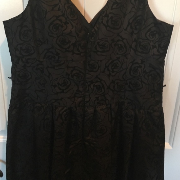 Dress - Picture 4 of 4