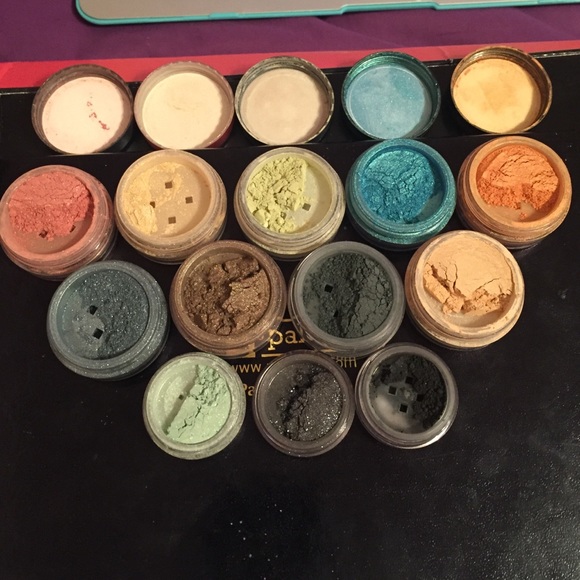 12 Bare Minerals Eyeshadows
