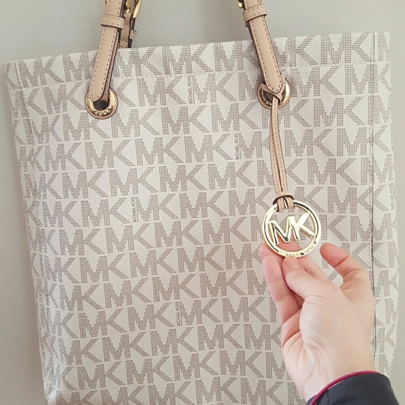 Michael kors jet set vanilla tote